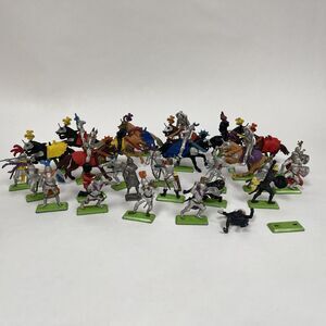 Deetail Britains Ltd. 1971 Knights Soldiers Toys Figures Plastic Metal Bases Lot